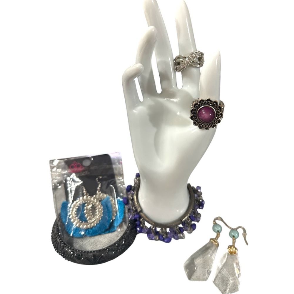 Paparazzi 7 Piece Bundle 2-Rings 2- Earrings and 3-Bracelets